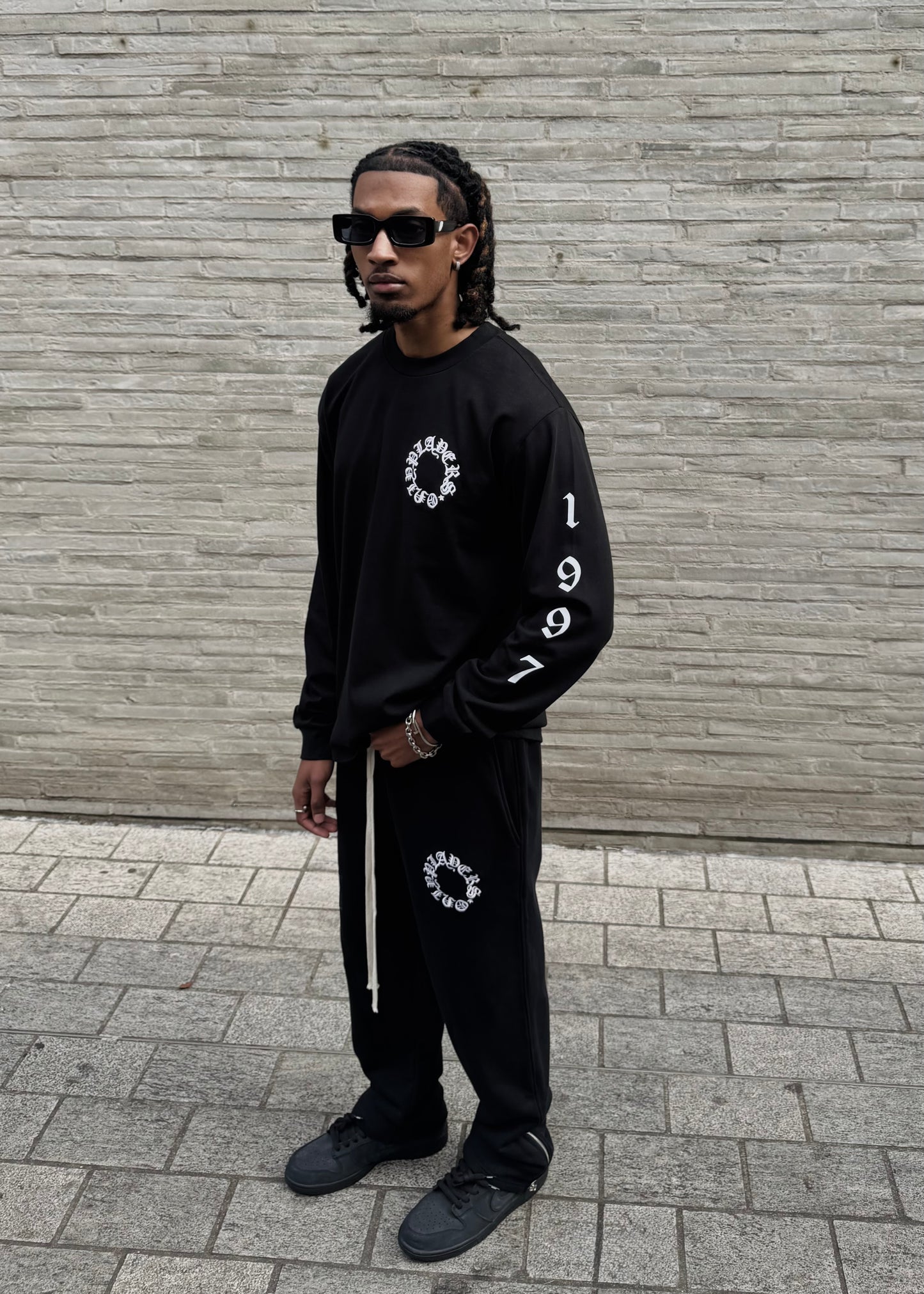 EMBROIDERED BLACK LONG SLEEVE