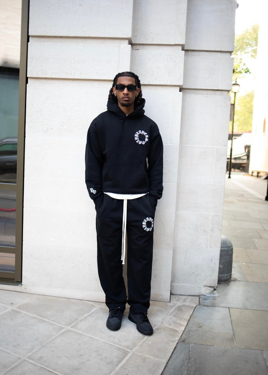 BLACK EMBROIDERED HOODIE