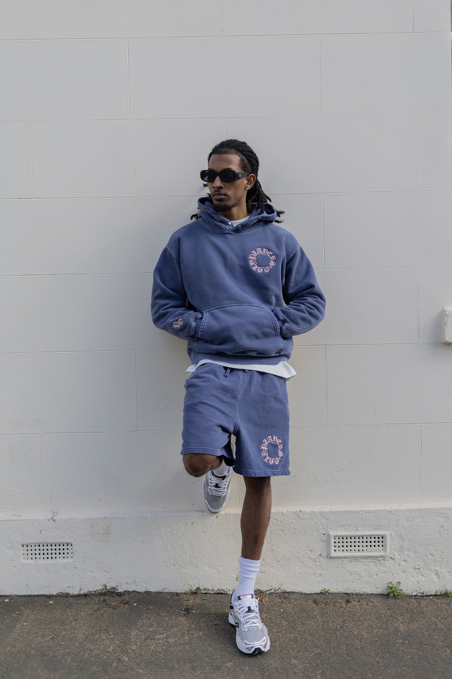 WASHED NAVY EMBROIDERED HOODIE