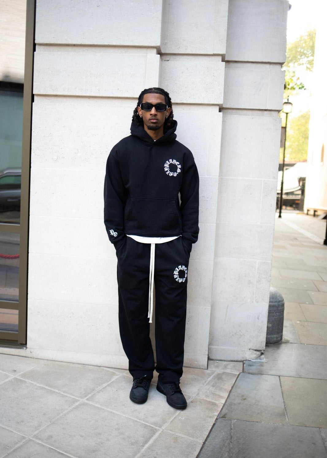 BLACK EMBROIDERED SWEATPANTS