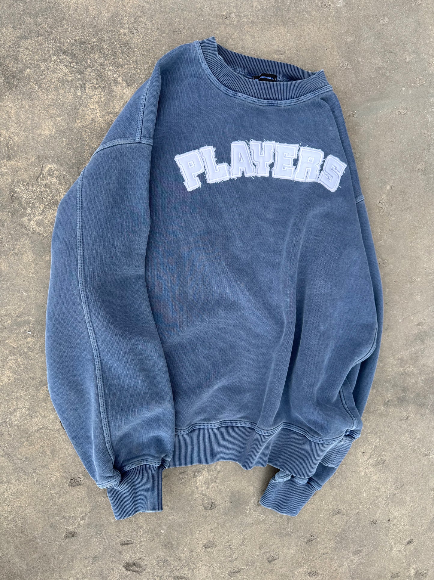 WASHED NAVY APPLIQUÉ SWEATSHIRT