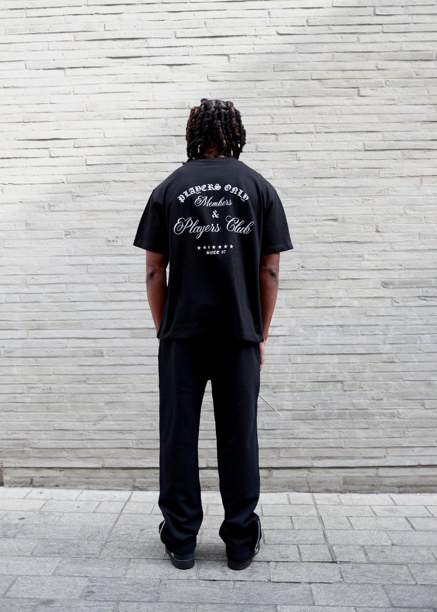 BLACK EMBROIDERED TEE
