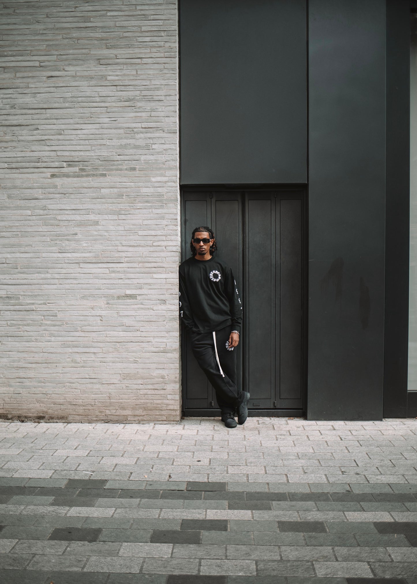 EMBROIDERED BLACK LONG SLEEVE