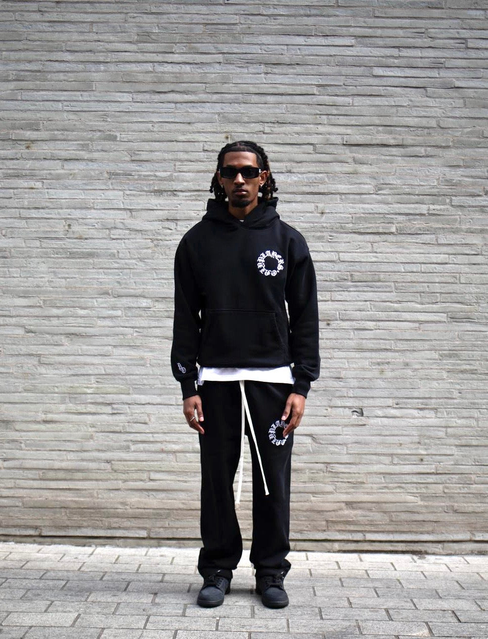 BLACK EMBROIDERED SWEATPANTS