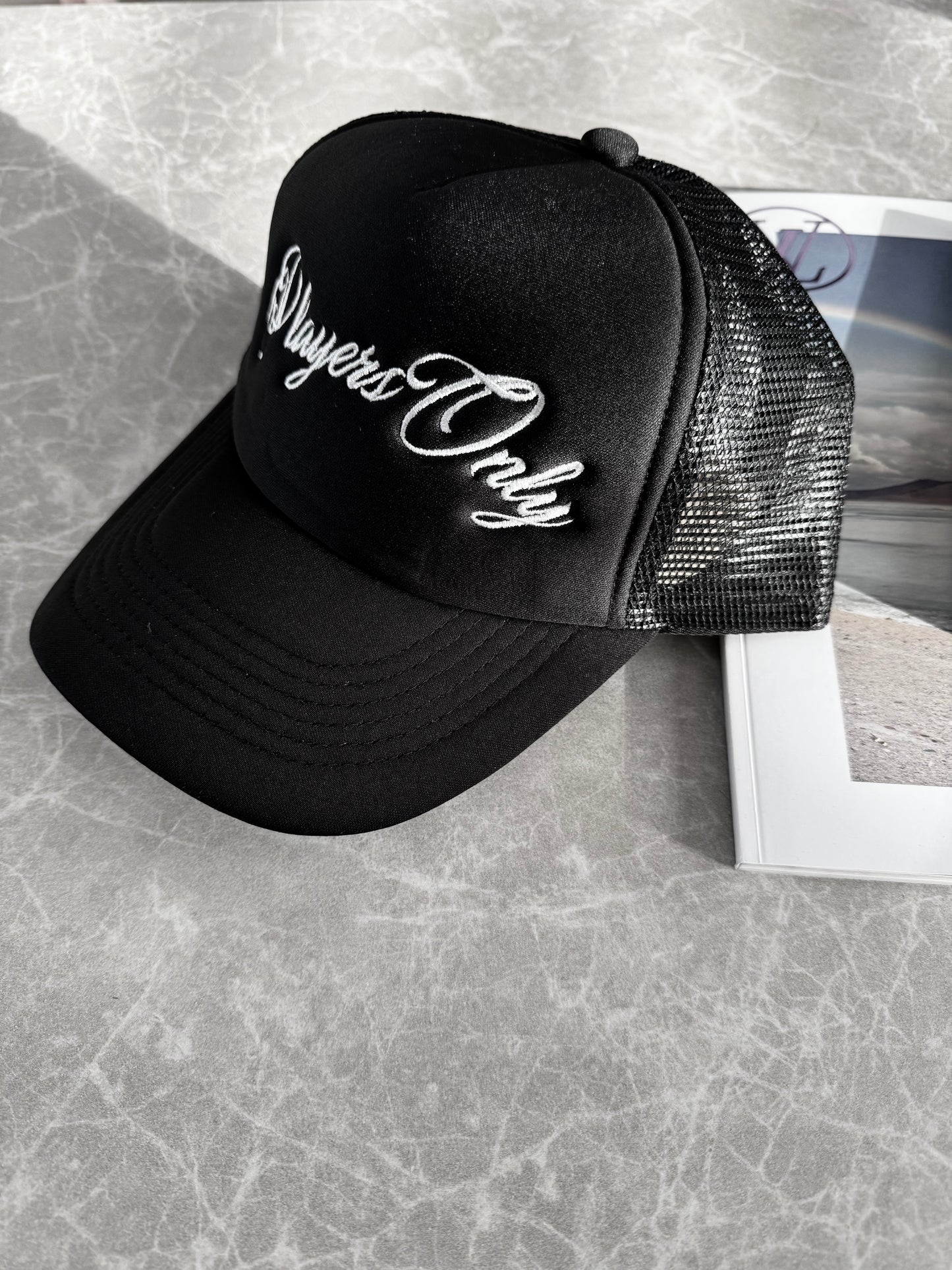 EMBROIDERED TRUCKER