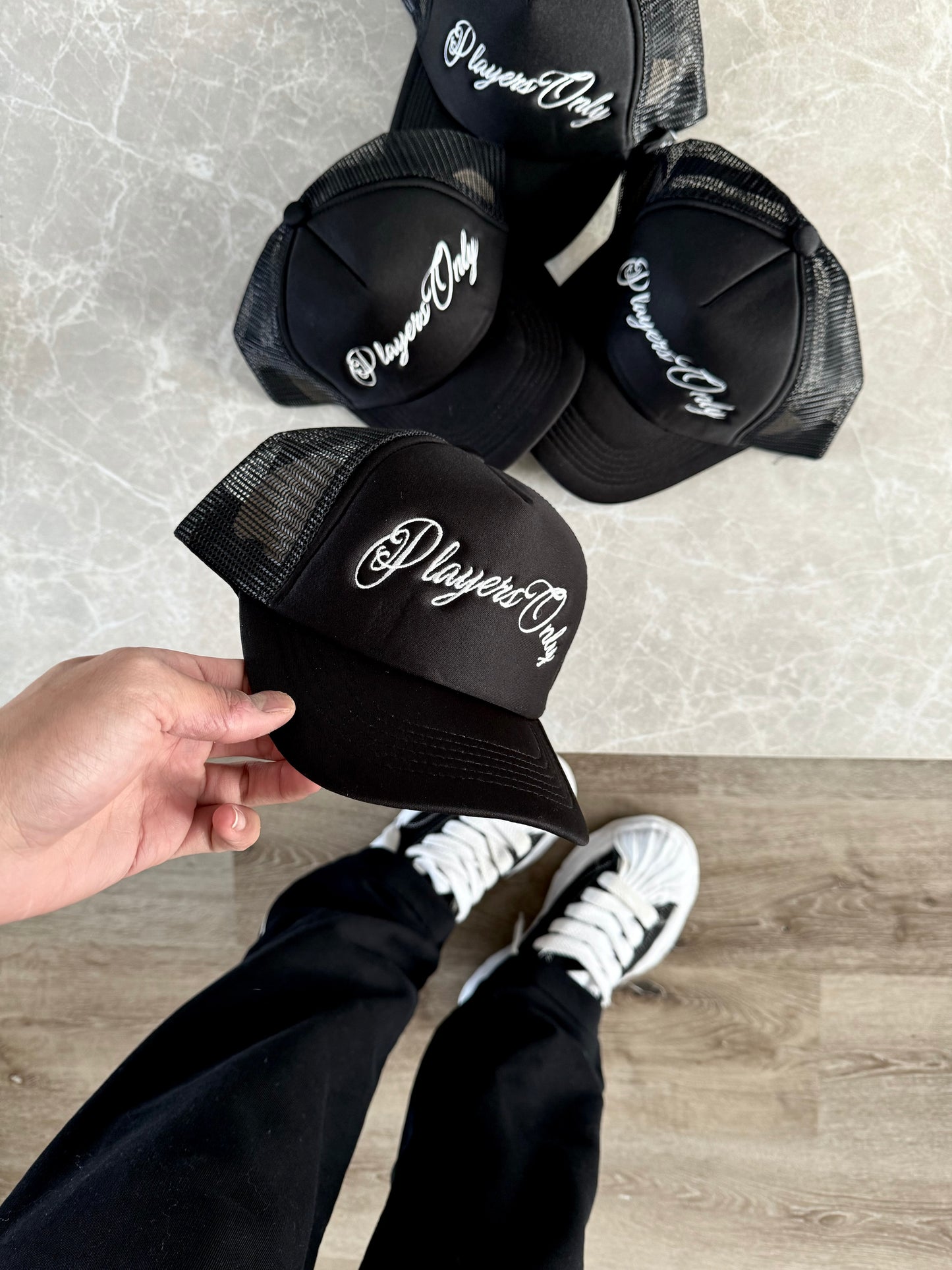 EMBROIDERED TRUCKER