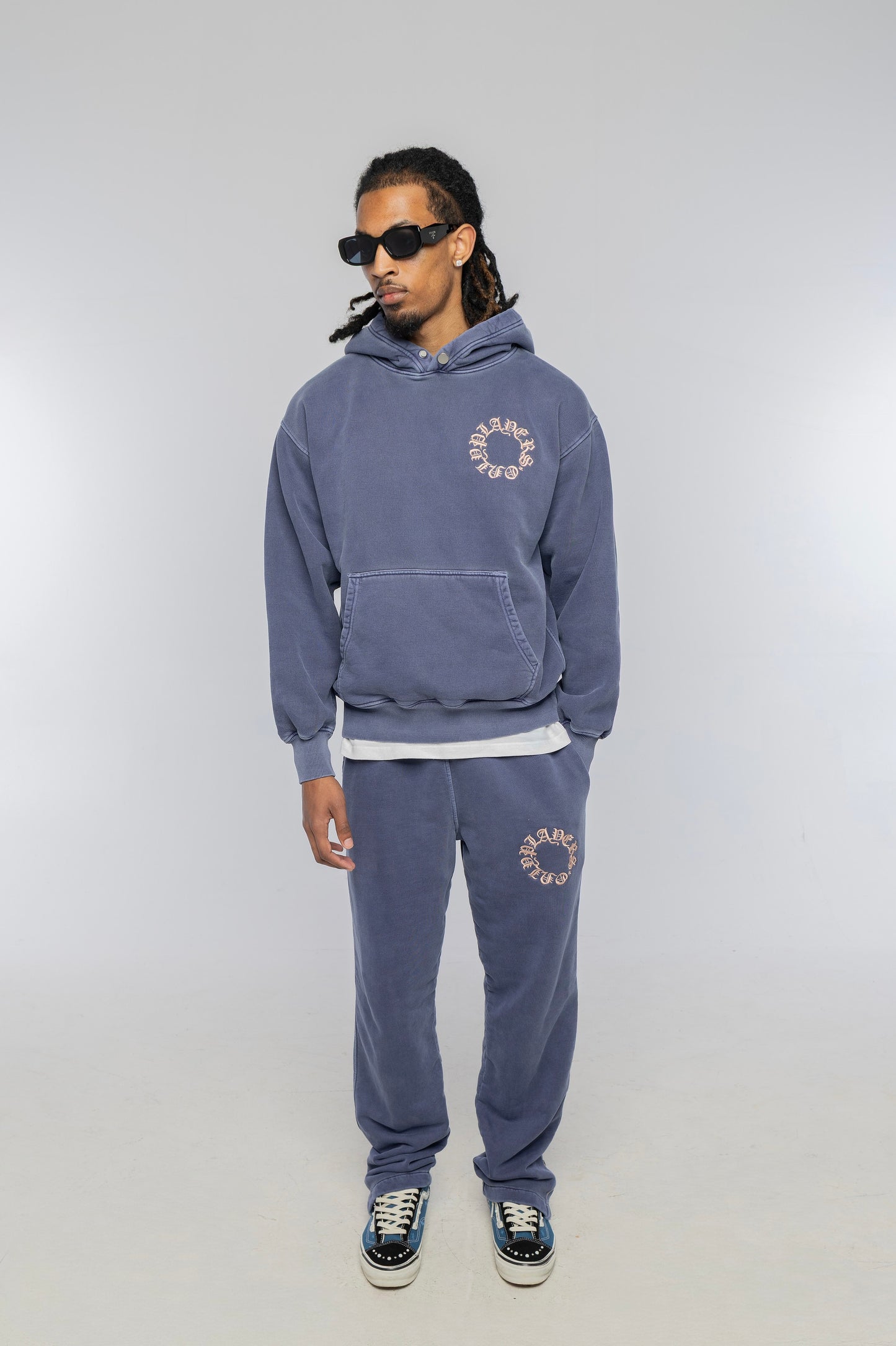 WASHED NAVY EMBROIDERED SWEATPANTS