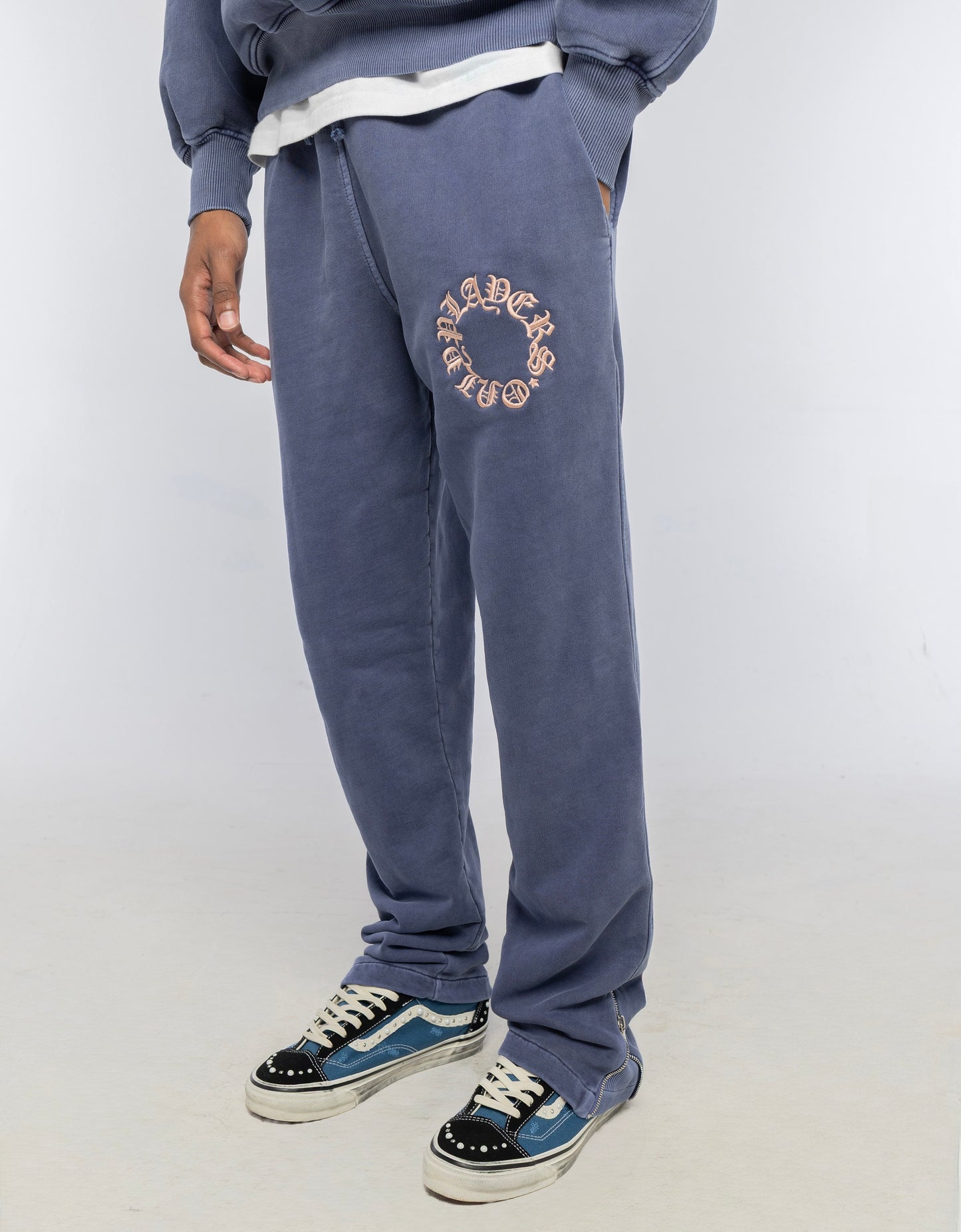 WASHED NAVY EMBROIDERED SWEATPANTS