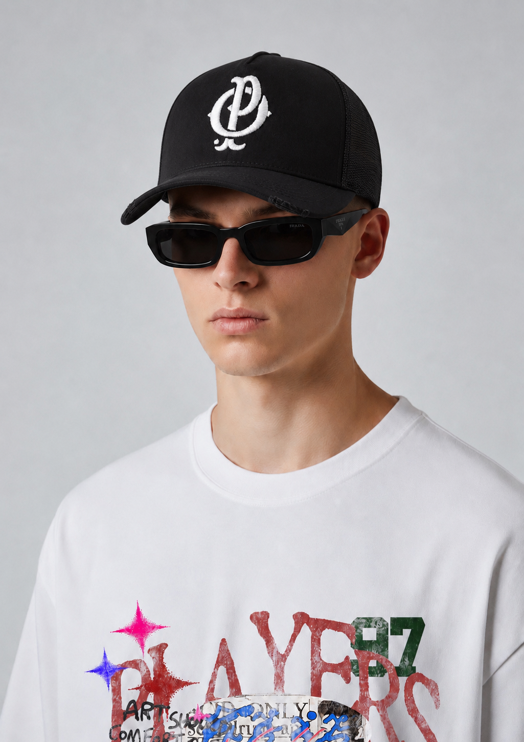 EMBLEM BLACK DISTRESSED TRUCKER