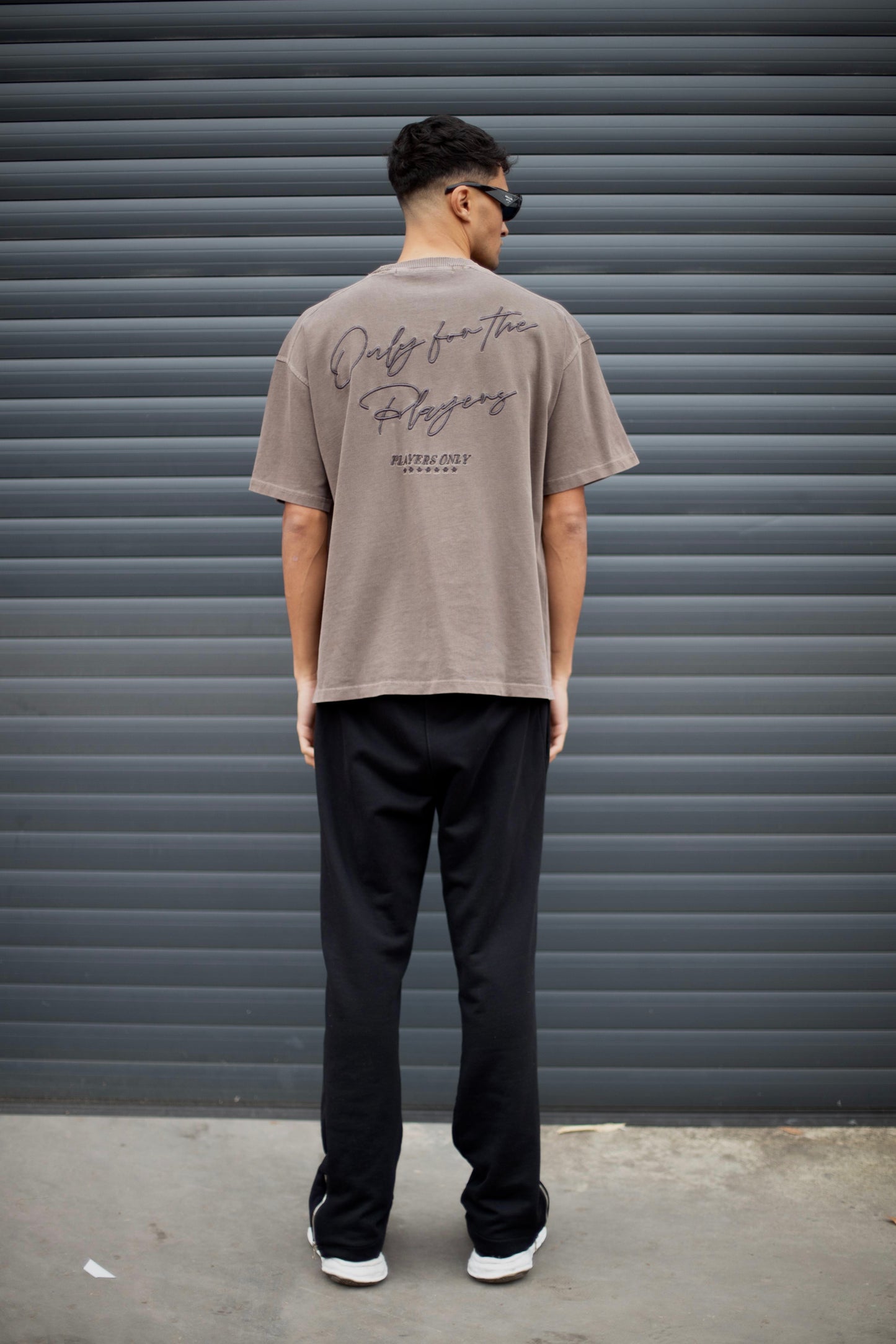 WASHED CHOCO HEAVYWEIGHT EMBROIDERED TEE